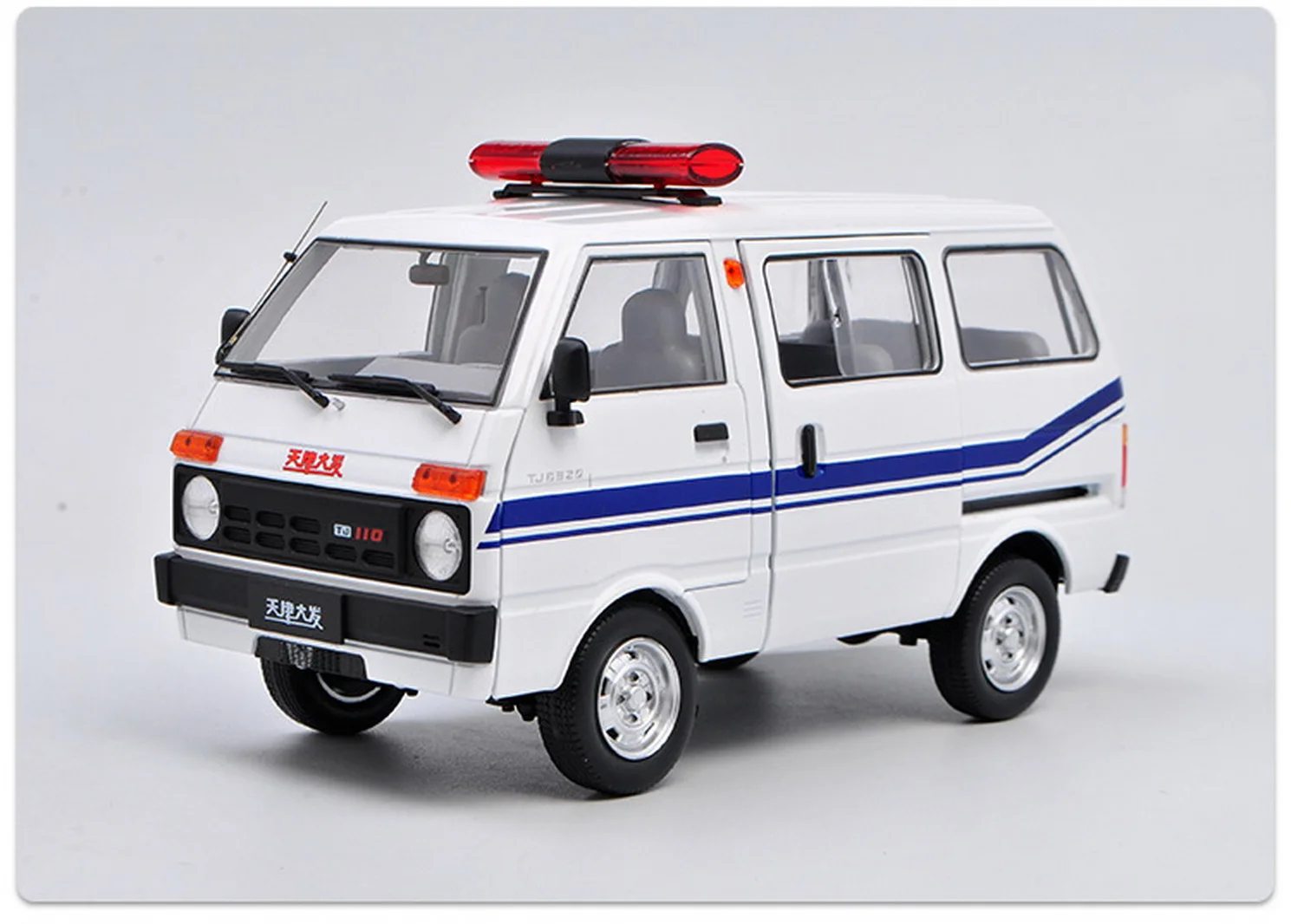 

1/18 Toyota DAIHATSU China Tianjin Huali TJ110 Police Van Diecast Car Model Toy