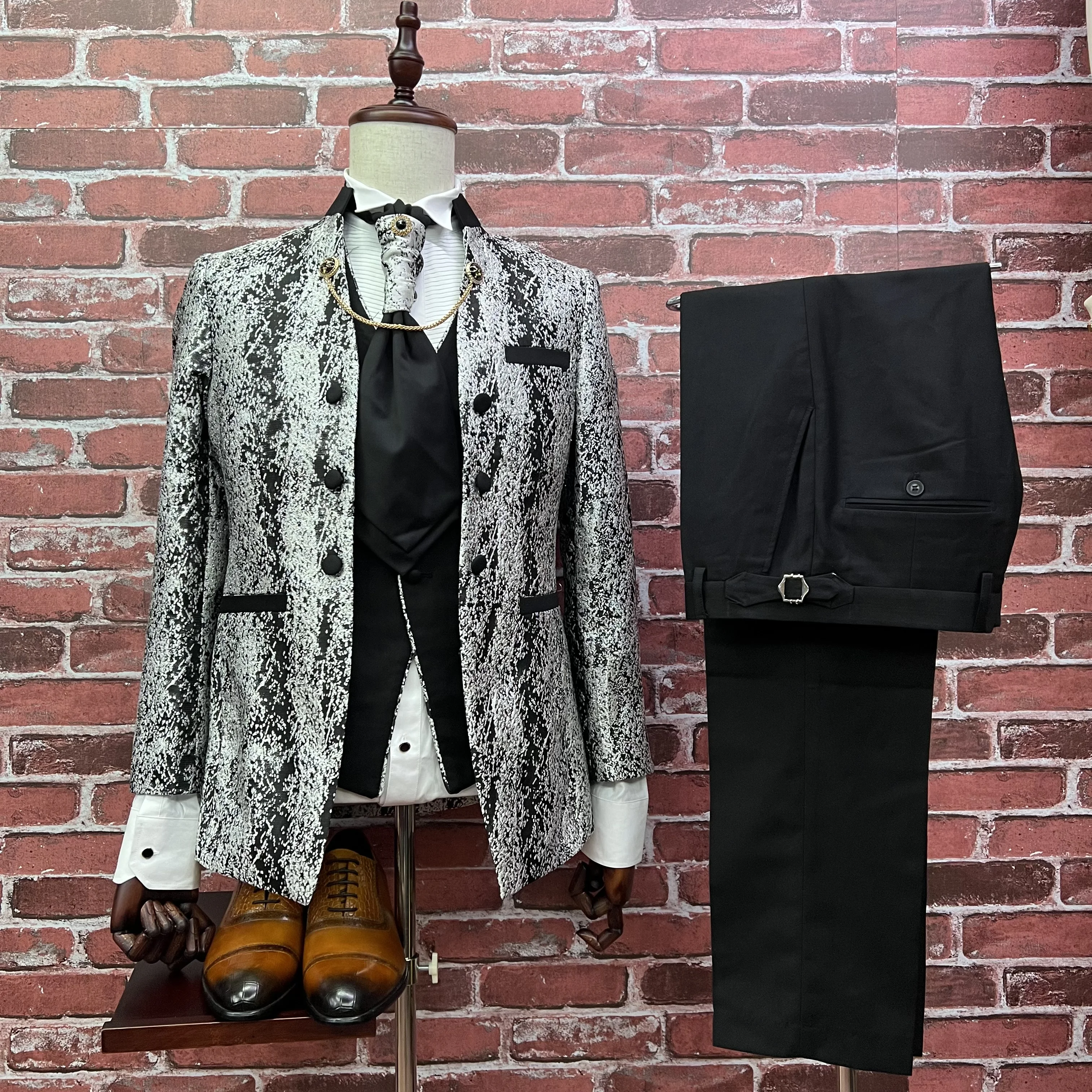 

C-D-G Latest Coat Design Men Suits Tailor-Made Tuxedo 4Pieces Blazers Wedding Party Singer Groom Costume Homme Silver
