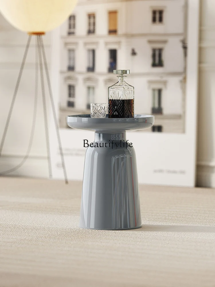 Современный простой боковой столик для гостиной в маленькой квартире