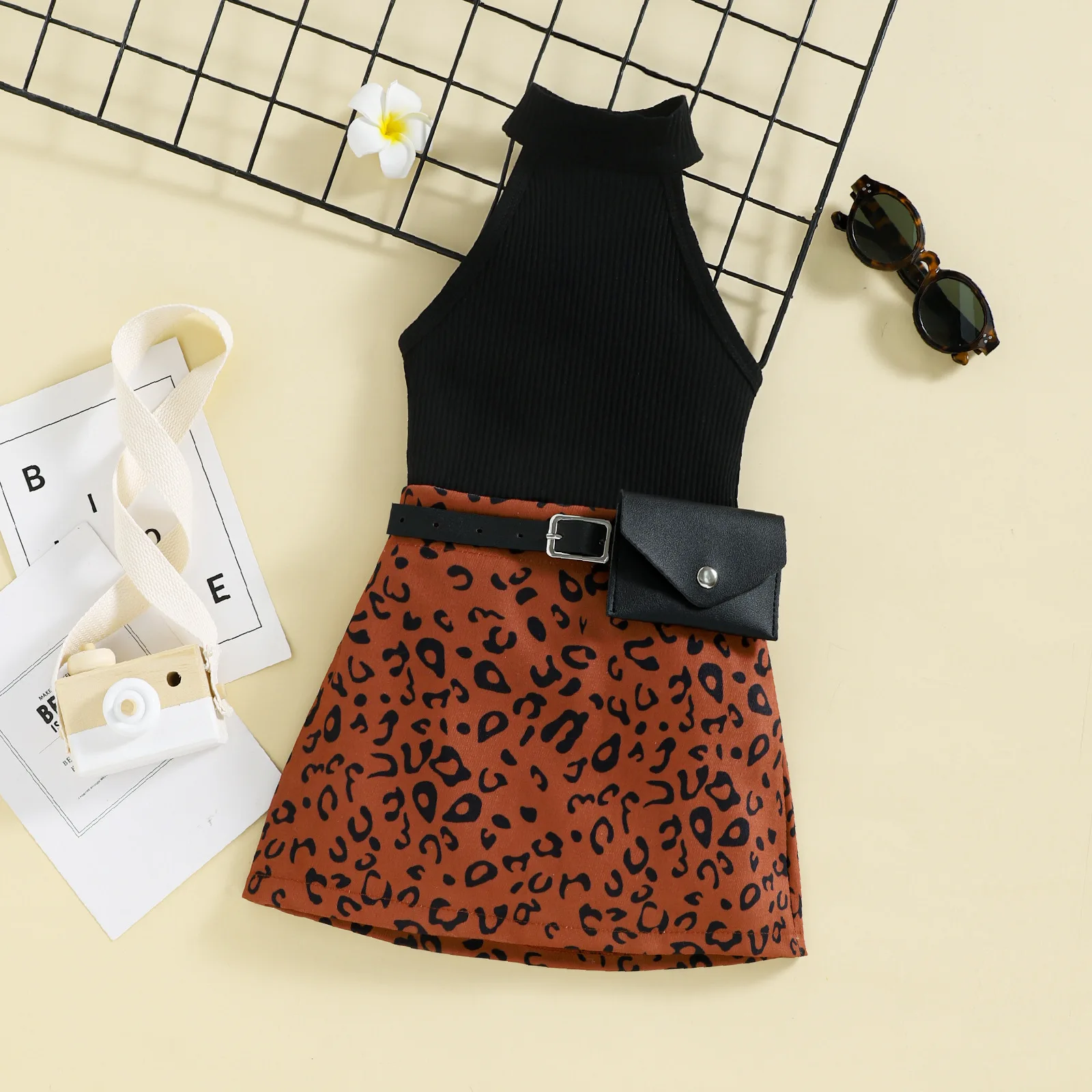 

Одежда для маленьких девочек, модные комплекты одежды для младенцев, однотонный топ с воротником хомутом для малышей + леопардовая юбка с су...