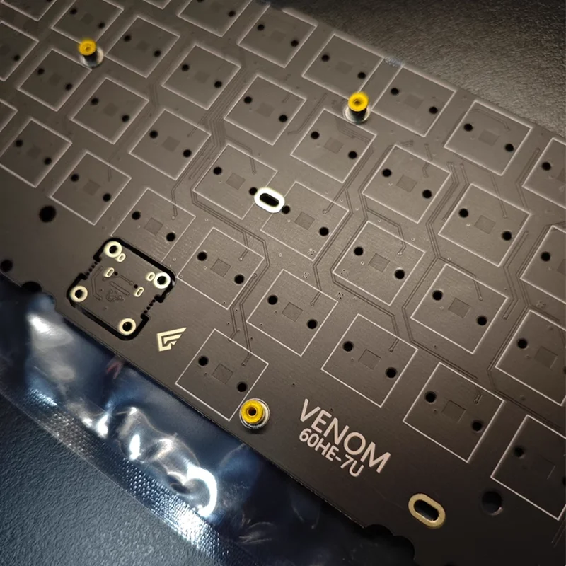 Фото KBDfans Tofu60 Redux Venom60 HE 7U PCB-комплект, корпус из алюминия с ЧПУ, 0.1 мм, быстрый отклик, частота опроса 8000 Гц, поддержка веб-драйверов, совместимость с GH60 №3