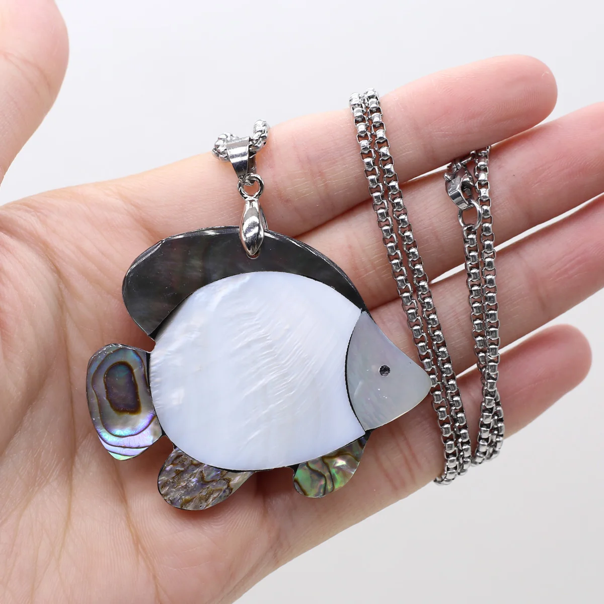 

Abalone Shell and White Shell Patchwork Necklace Cartoon Fish 50x40mm Pendant Retro Pendant Women Stainless Steel Chains Jewelry