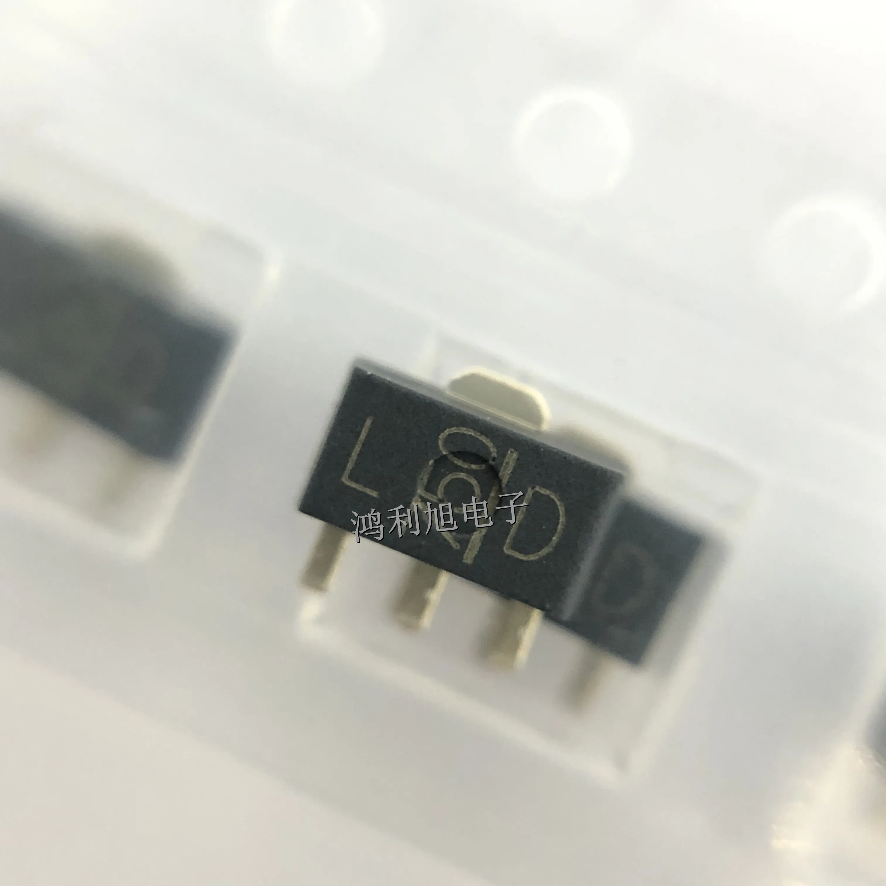 10 шт./лот 2SA1736 МАРКИРОВКА: LD Trans GP BJT PNP 50 В 3A 4-контактный (3 + планшет) Совершенно