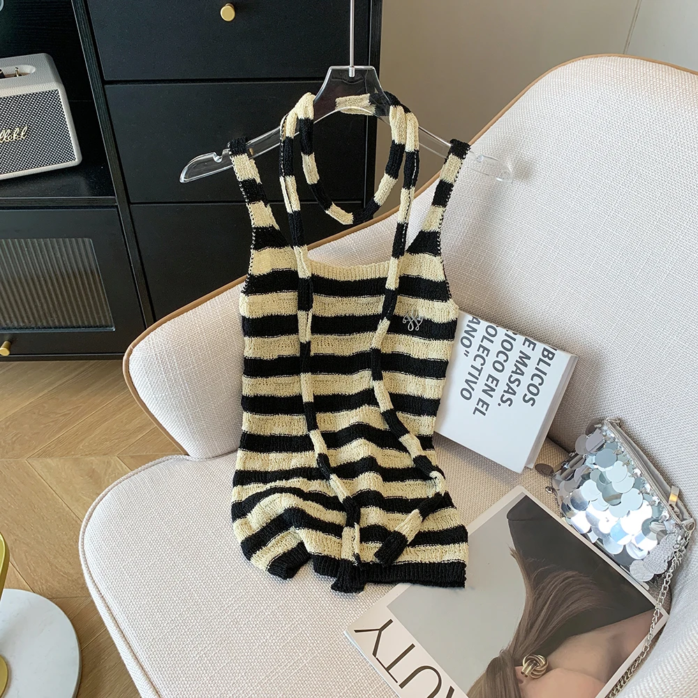 Полосатый вязаный женский топ на бретельках с цветными блоками облегающий