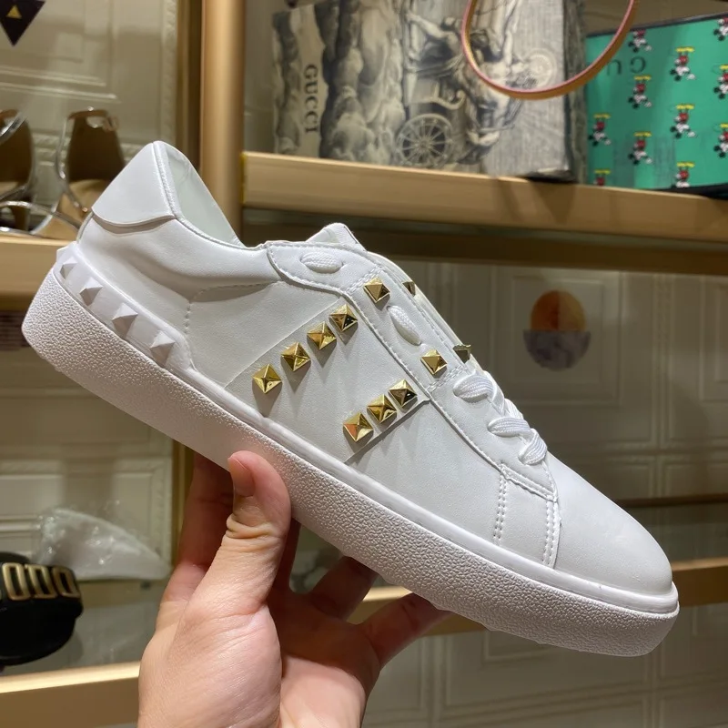 

2022 Luxury Designer Women Flat Shoe Round Head Lacing Riveted Leather White Sneaker Classic Versatile Casual Shoes Size 35-44