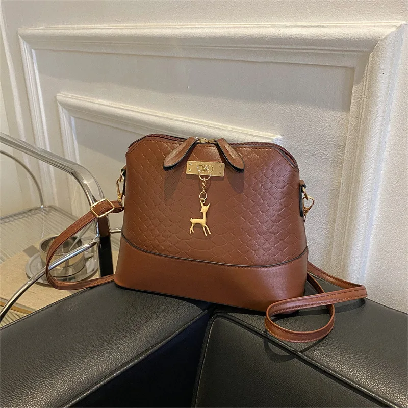 

Маленькая женская сумка из ракушек, ручные сумки для женщин, новинка 2022, роскошные сумки, модная сумка-тоут, дизайнерская женская трендовая ...