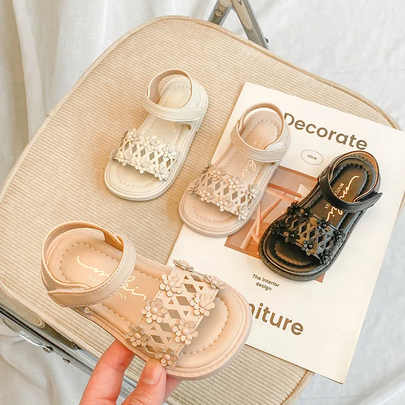 

Новинка 2023, Летние Элегантные универсальные мягкие милые универсальные сандалии с открытым носком и милым цветочным принтом на плоской подошве, Нескользящие сандалии для девочек, женская обувь