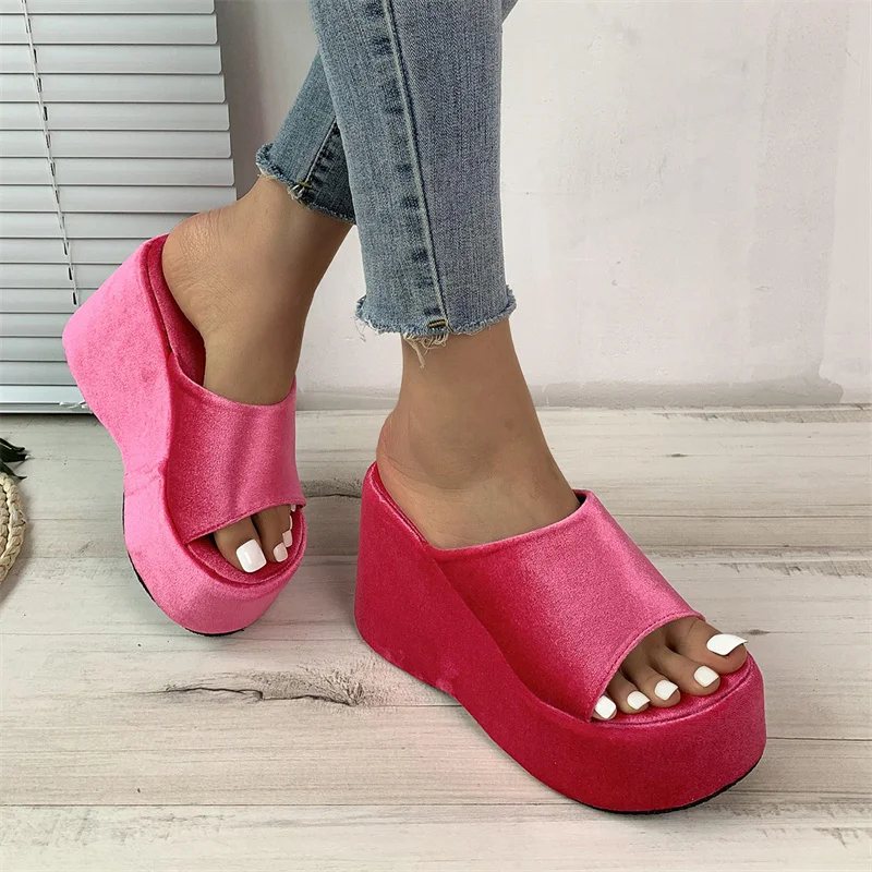 Women New Luxury Brand Square-headed Thick-soled Flat Middle Heel Slippers Women's Simple Beach Sandals Versatile Slippers