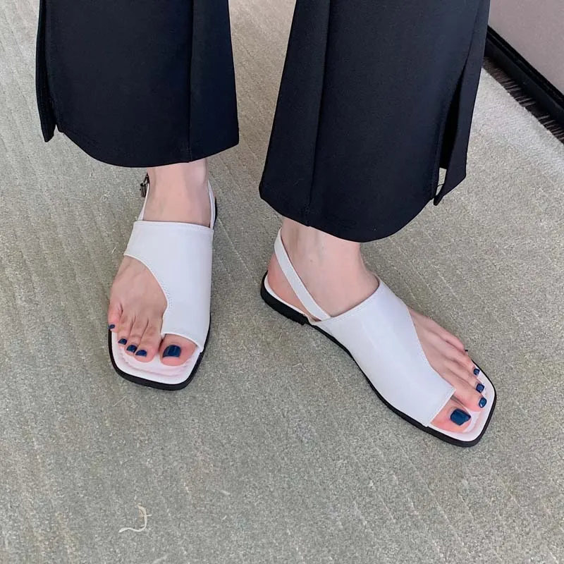 

White Ladies Sandals Retro Clip Feet Back Buckle Flats Casual Black Flip Flops Women Summer Designer Flat Shoes Sandales Femmes