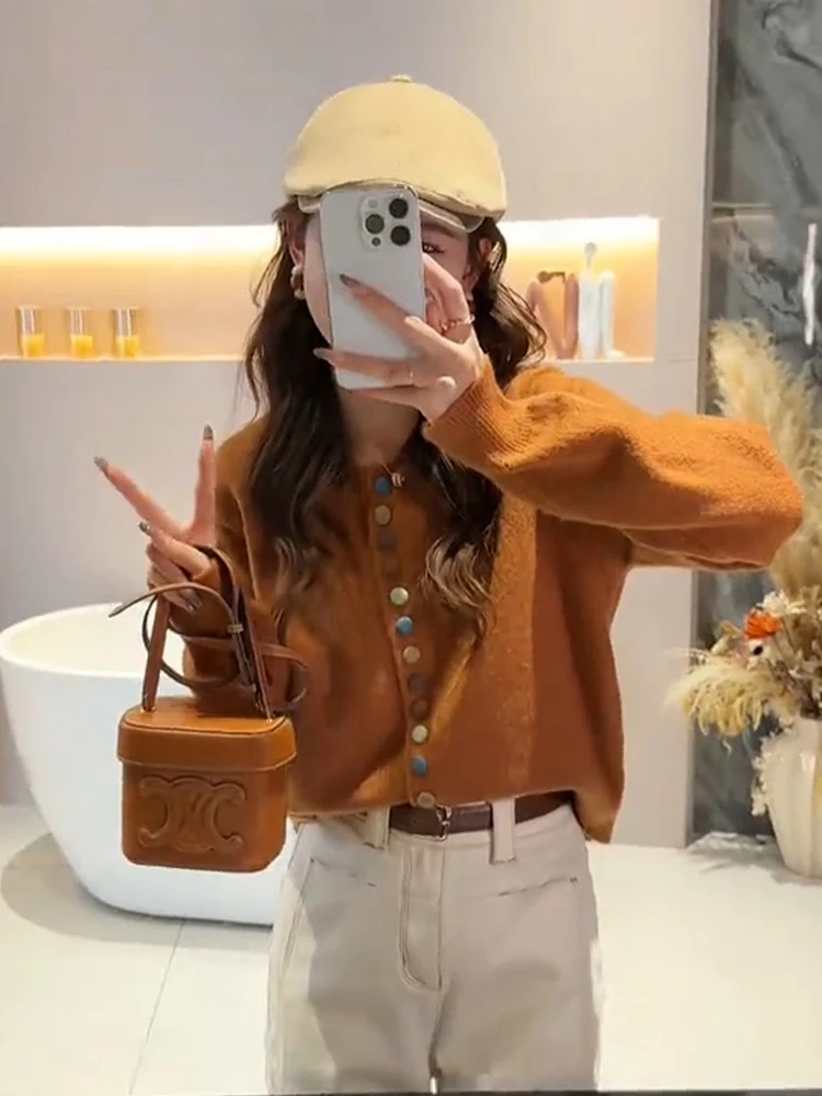 Цветной вязаный кардиган с круглым вырезом и пуговицами женский свитер на осень