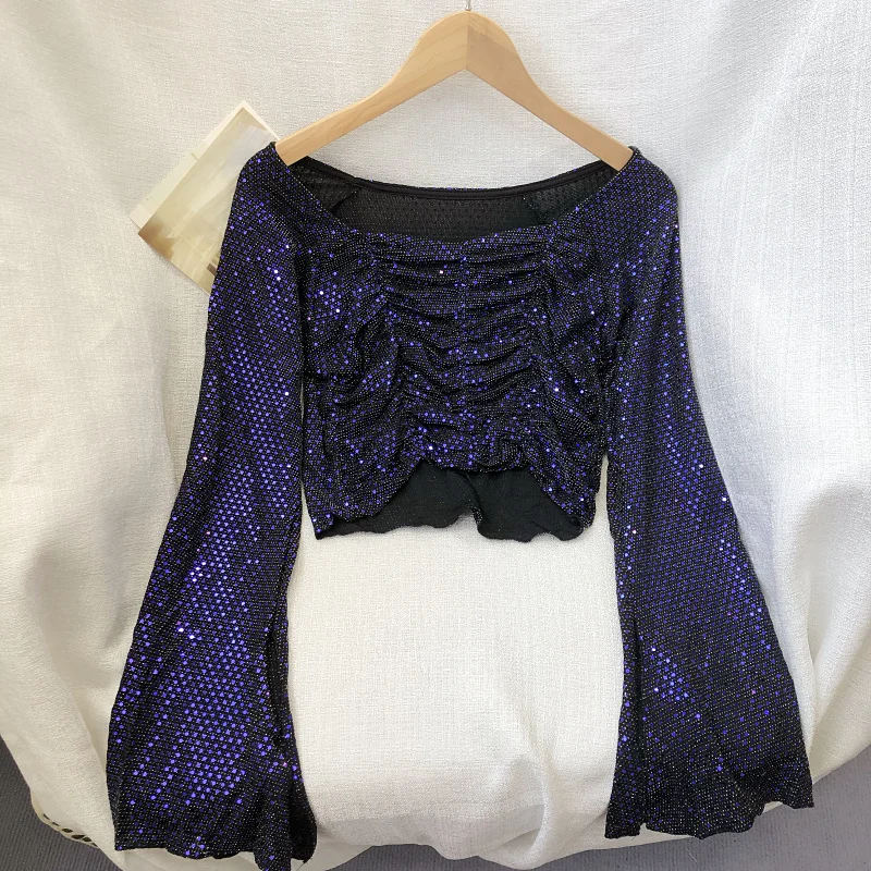 Женский короткий пуловер с открытыми плечами длинным рукавом и блестками