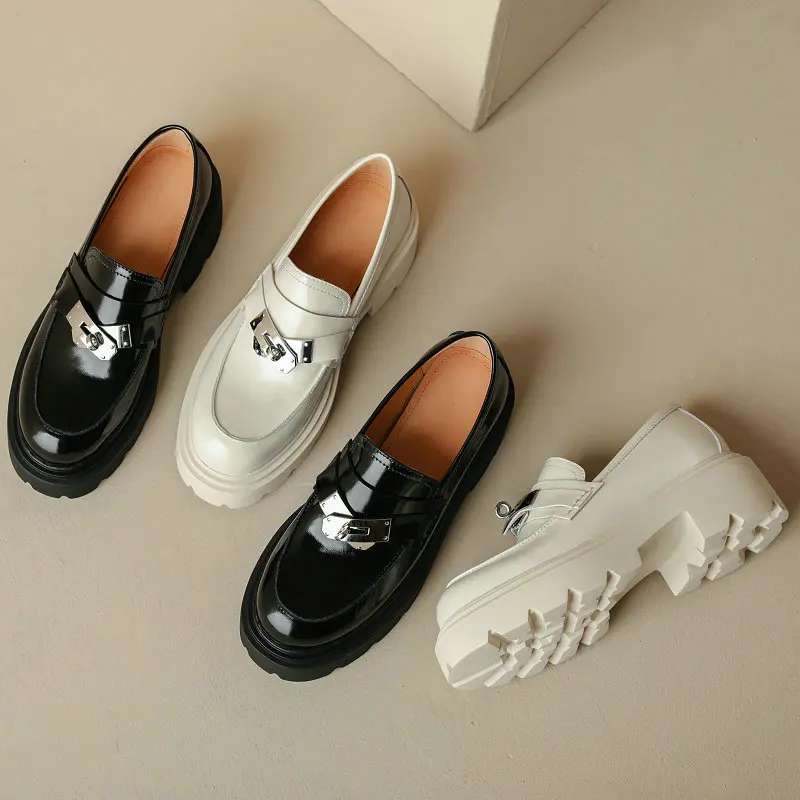 

2023 Spring Genuine Patent Leather College School Shoes Platform Flats Metal Lock Designer Women Luxury Brand Slip-ons Loafers
