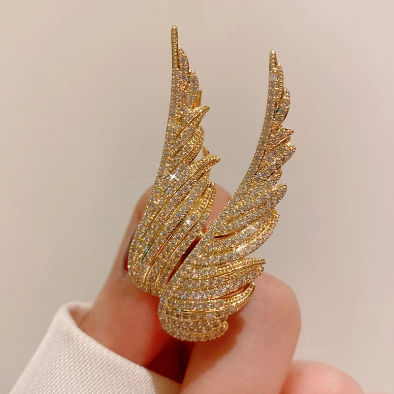 

Fancy Sparkle Brooches for Men Suit Lapel Pin Anniversary Gift Wife Husband Cubic Zirconia Shiny Crystal Angel Wings Brooch