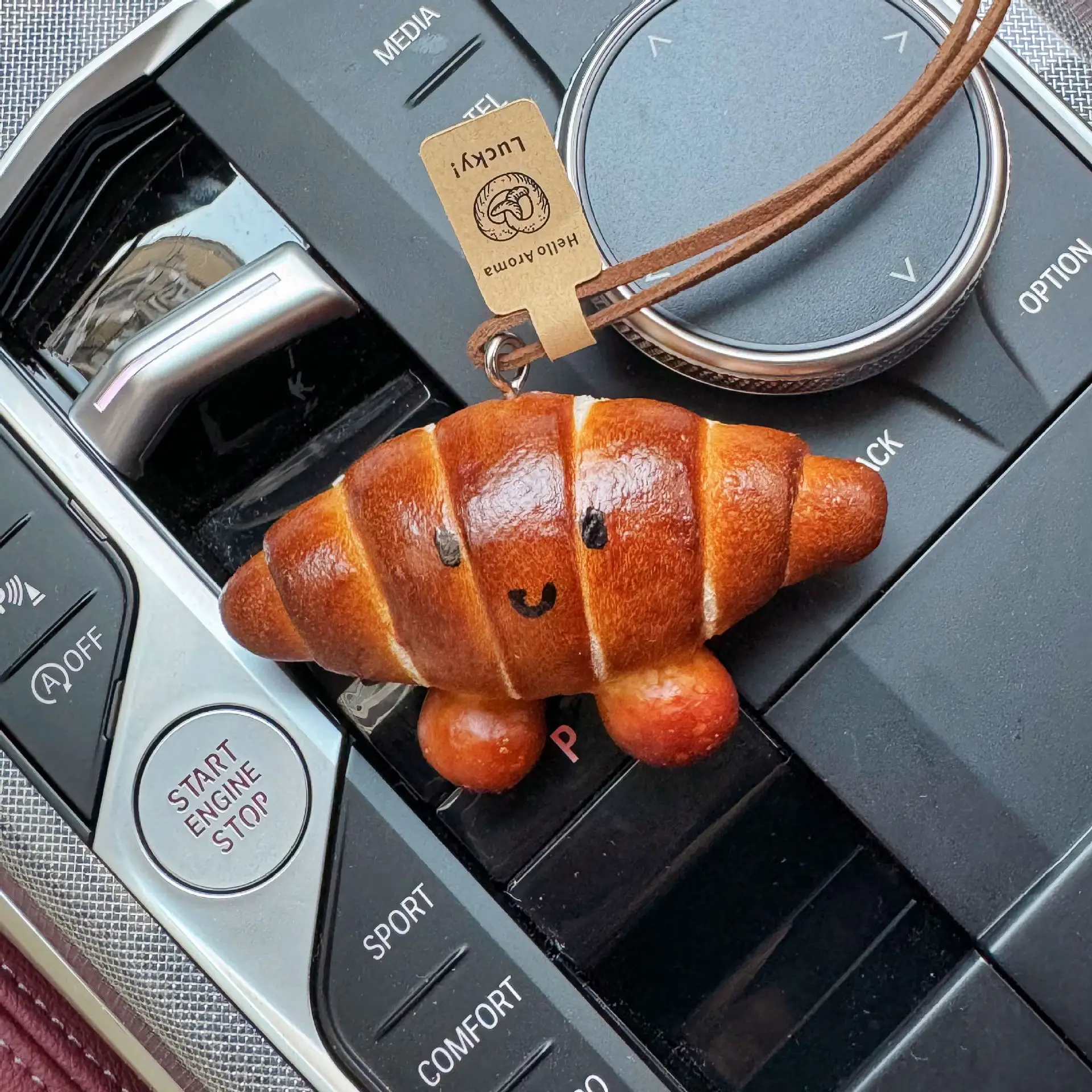 Брелок для хлеба ручной работы пробковый ремешок зеркало заднего вида подвесное