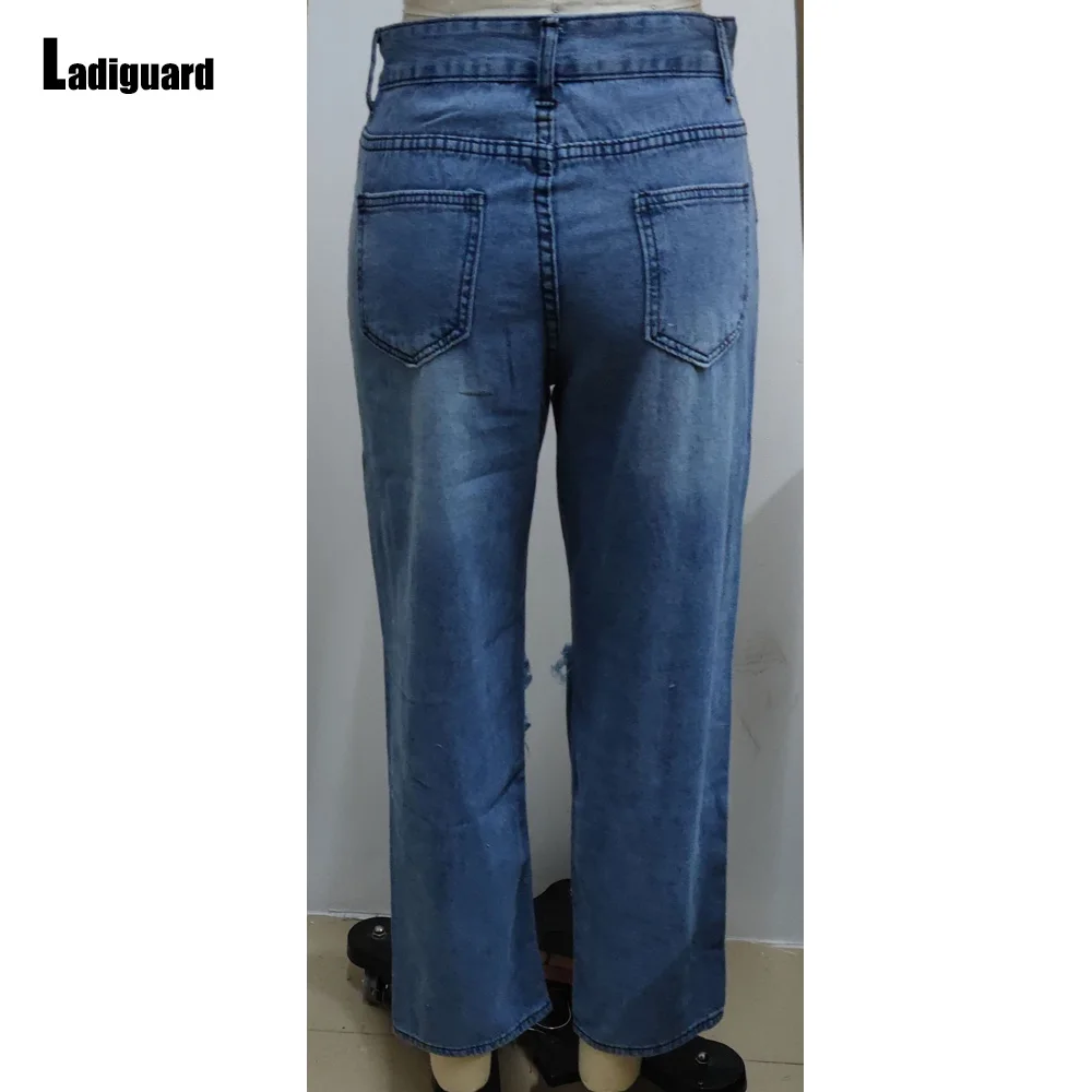 Рисунок 3 - Женские прямые брюки из джинсовой ткани