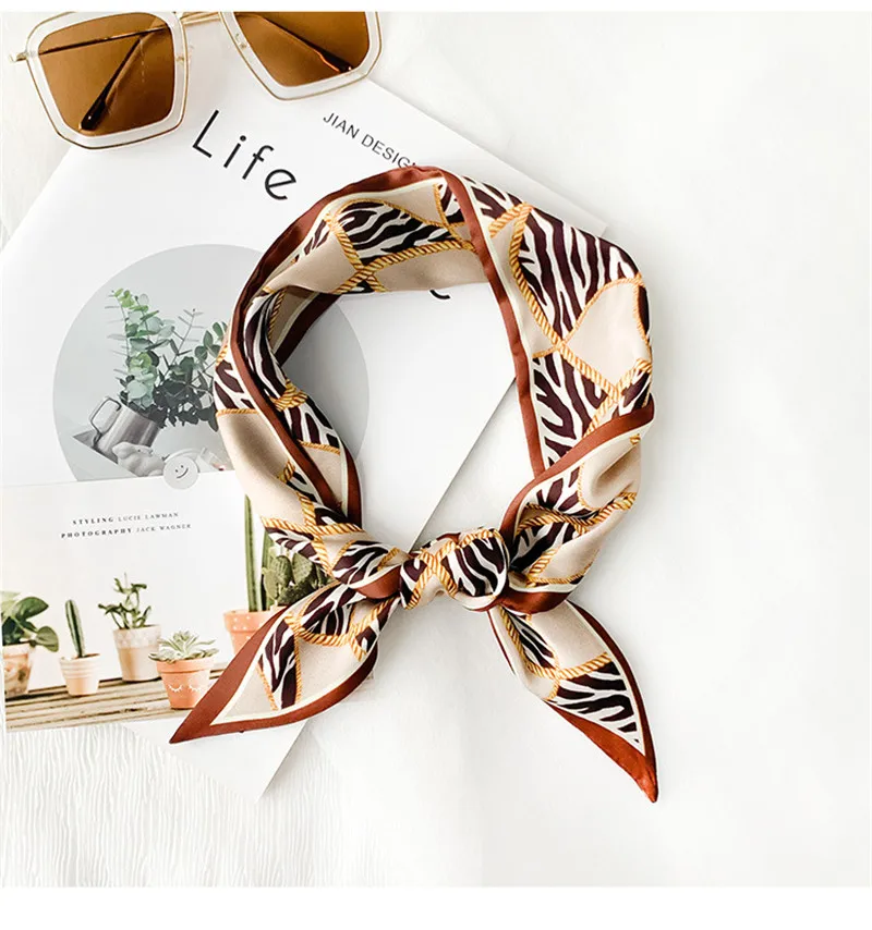 

Fashion Small Silk Scarf Female Spring and Summer Luxury Geometric Chain Thin Narrow Headband Decoration Tied Bag Wrist Shawls