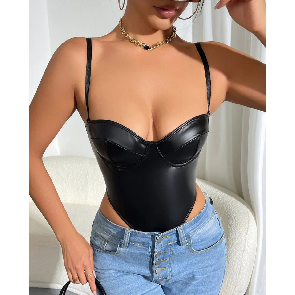 Сексуальное боди из искусственной кожи с запахом на груди облегающий топ розовый