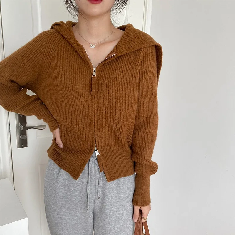 Женский трикотажный кардиган на молнии с отворотом и длинным рукавом |