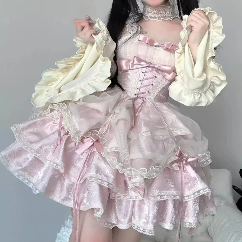 Женское бальное платье в стиле лолита