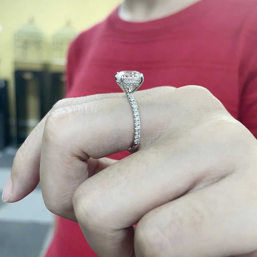 Рисунок 3 - Кольцо обручальное круглое с бриллиантом