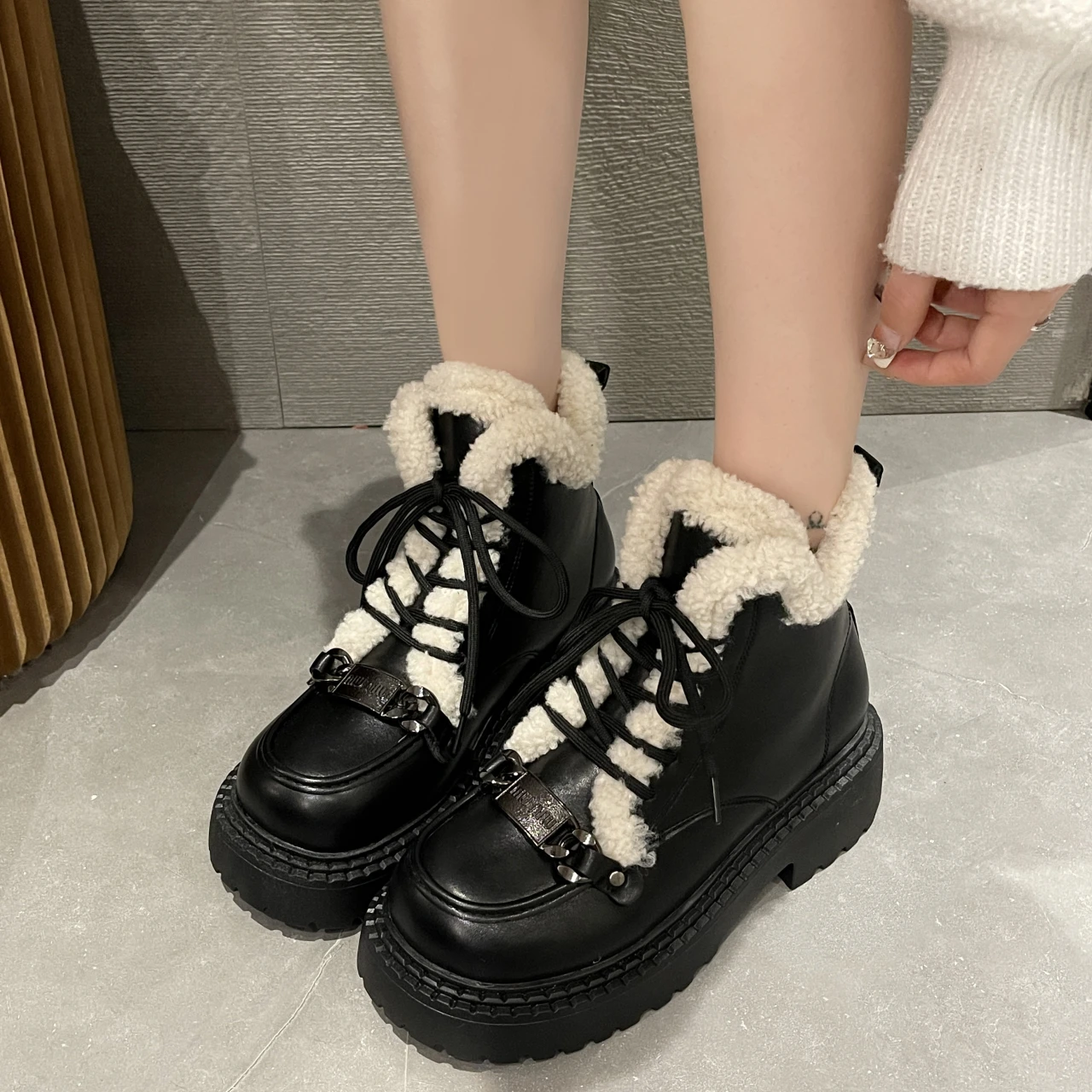 

2022 New in Winter boots Women Ankle Boots White Warm Fur Chunky platform boots College girls combat boots Women's winter boots