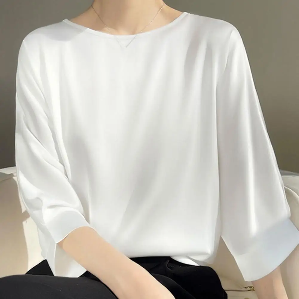 

Smooth Satin Shirt Tops Chic Women's O-neck Batwing Blouse Loose Fit Satin Shirt Tops for Lightweight Streetwear Lightweight