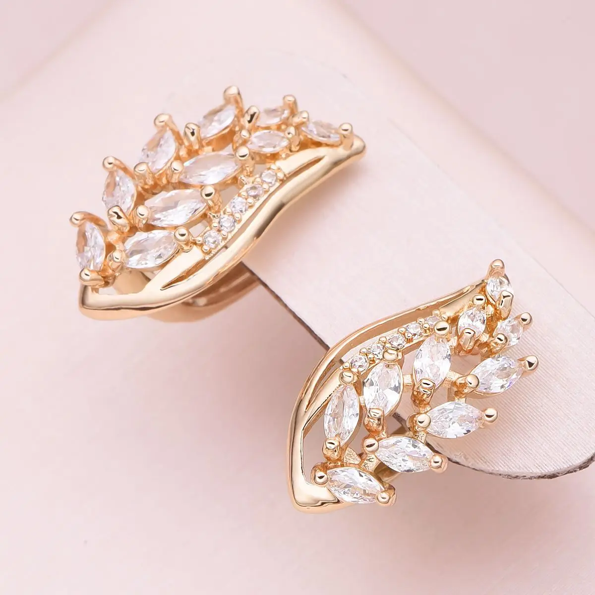 

Dckazz Luxurious Crystal Earring Exquisite Rose Gold Color Hollow Drop Earring Woman Girl Party Jewelry Valentine's Day Present