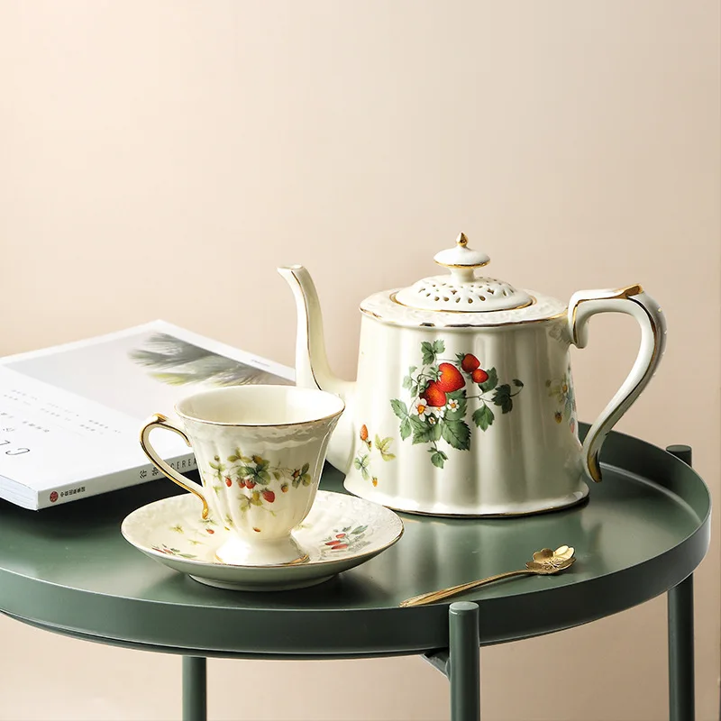 

Чашка и блюдце для французского ретро ресторана, чашка для послеобеденного чая, блюдце, кофейная чашка, британский бытовой дворцовый керамический набор чашек