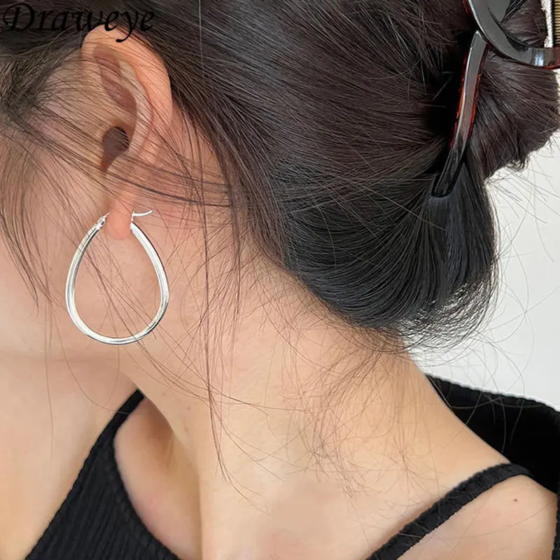 

Draweye Earrings for Women Water Drop Silver Color Office Lady Korean Fashion Hoop Earrings Elegant Retro 2 Colors Jewelry