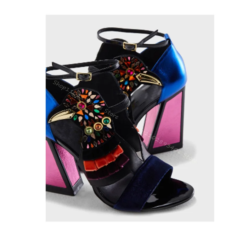 Рисунок 5 - Женские босоножки с кристаллами