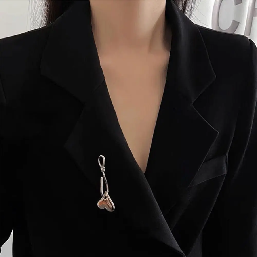 

Korean Style Personality Long Eared Rabbit Brooch Heart Butterfly Suit Lapel Pin Women Clothing Accessory Fashion Jewelry