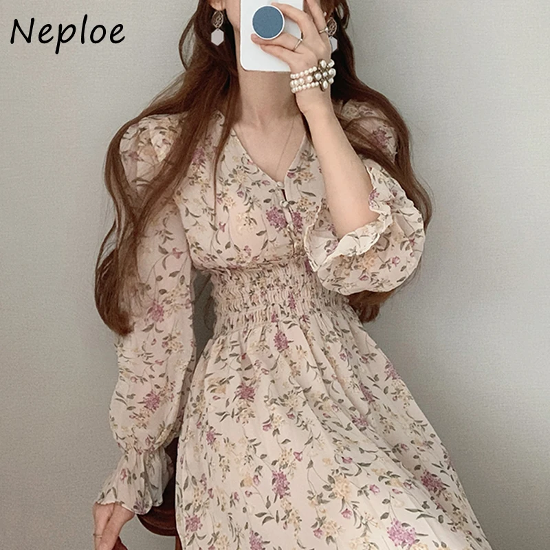 Платье Neploe с V-образным вырезом расклешенным длинным рукавом женское
