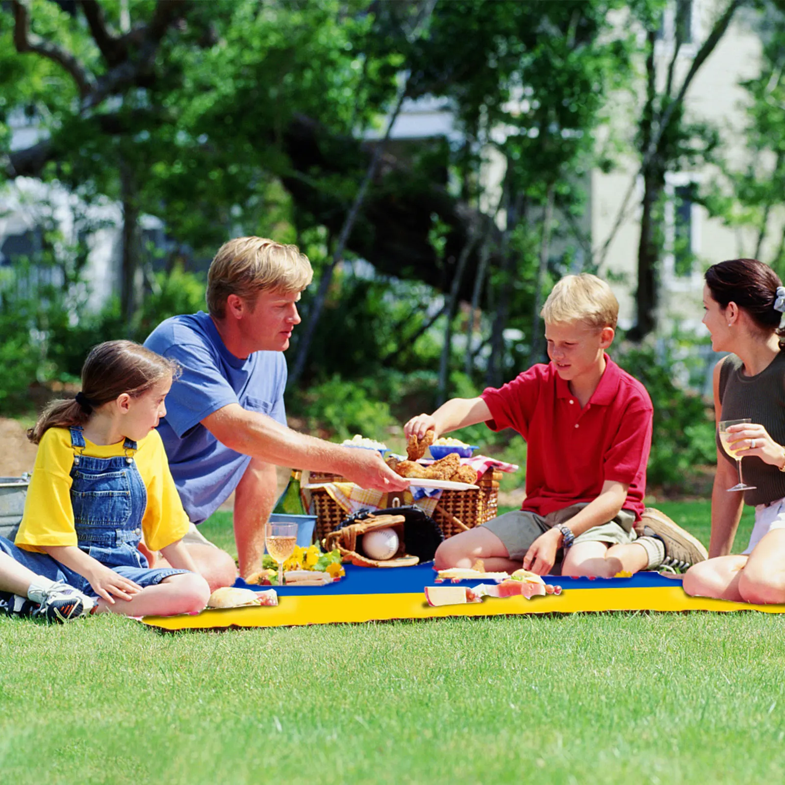 

Ukrainian Flag Tablecloth Rectangular Ukraine Table Cover Decorative Fabric Table Cover For Dining Table Buffet Parties And