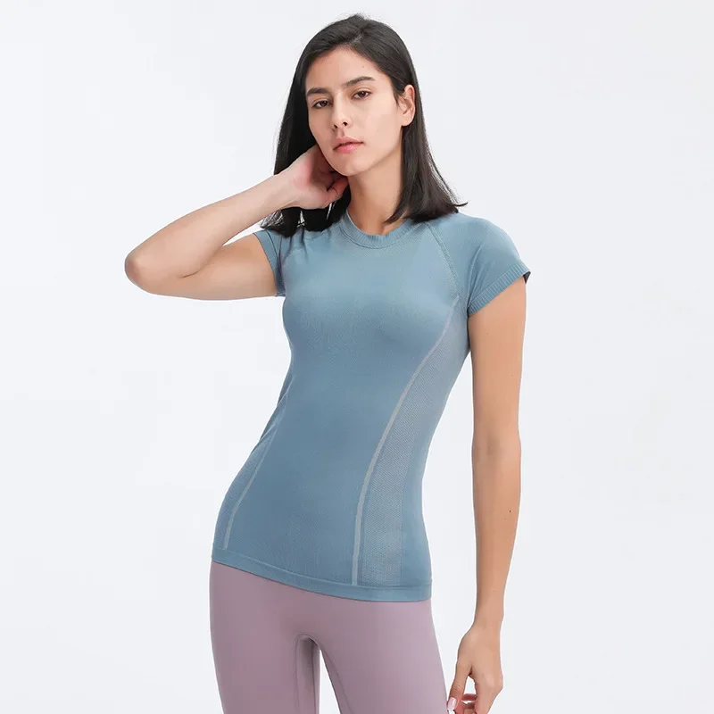 Майка женская спортивная бесшовная с коротким рукавом для занятий йогой