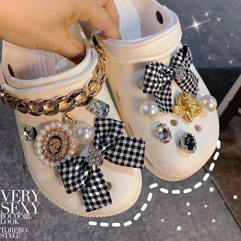1 Set Hot Sale DIY Shoes Charms for Croc Cute Bear JIBZ Handmade Croc Charms Designer Quality Garden Shoe Decoration Girl Gift