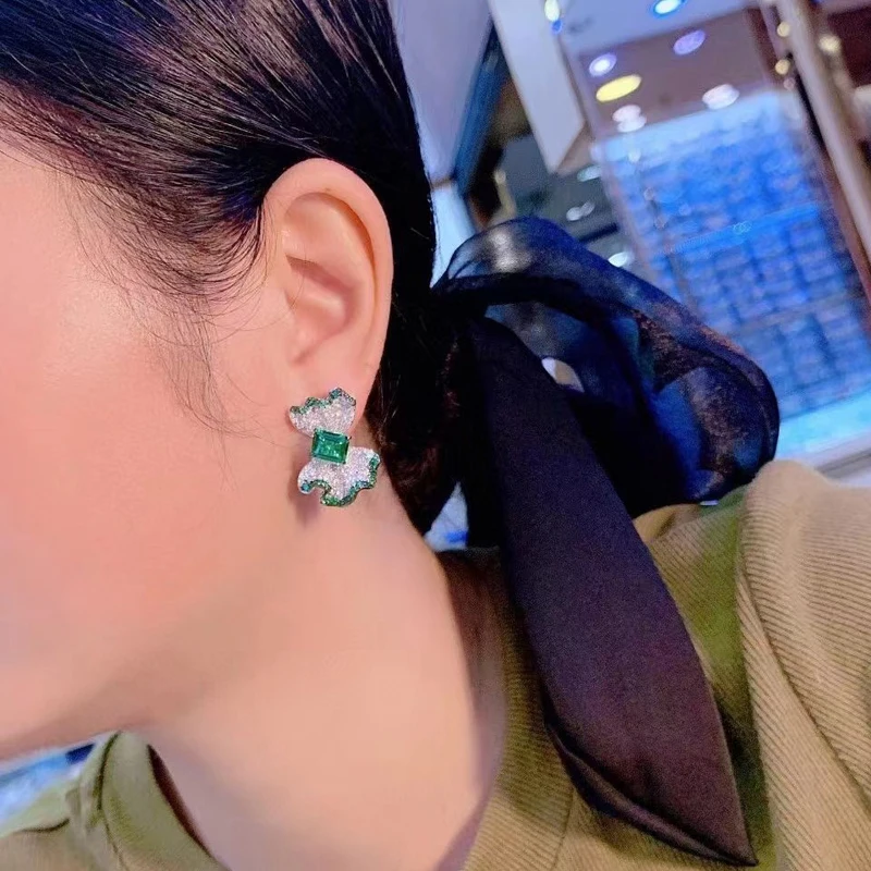 

Женское кольцо из серебра 925 пробы, с фианитом