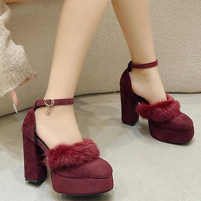 Женские замшевые туфли на меху высоком каблуке женские сандалии новинка зимы 2025