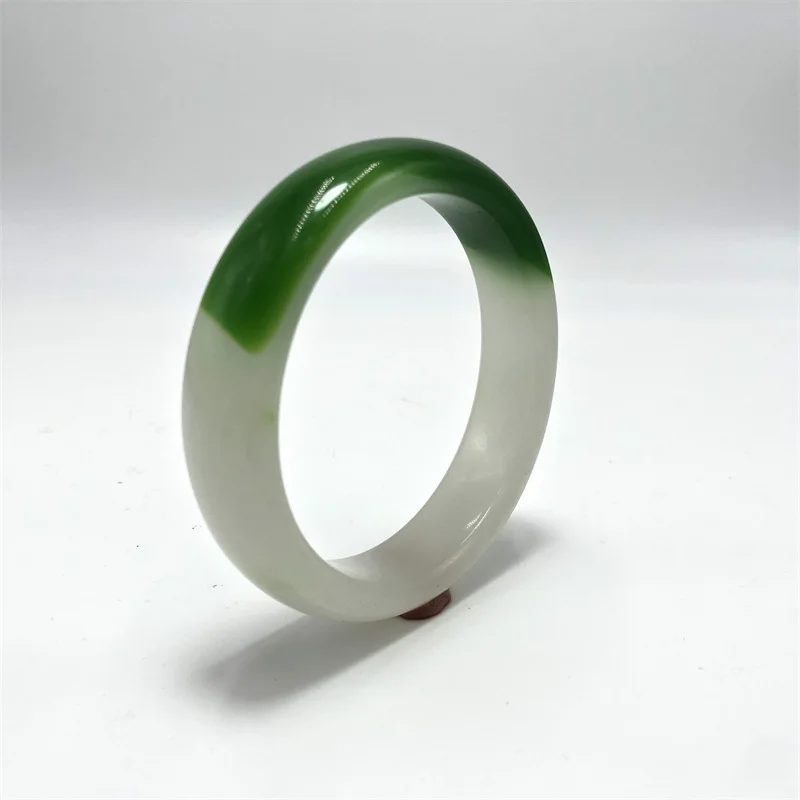 Нефритовый кварцитовый браслет зеленый женский