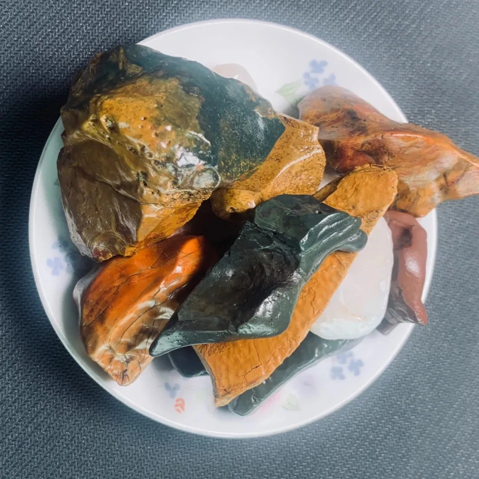 A Plate Of Natural Stone Natural Crystal Alxa Gobi Stone Stone Agate Color Jade Alxa Pure Natural Random