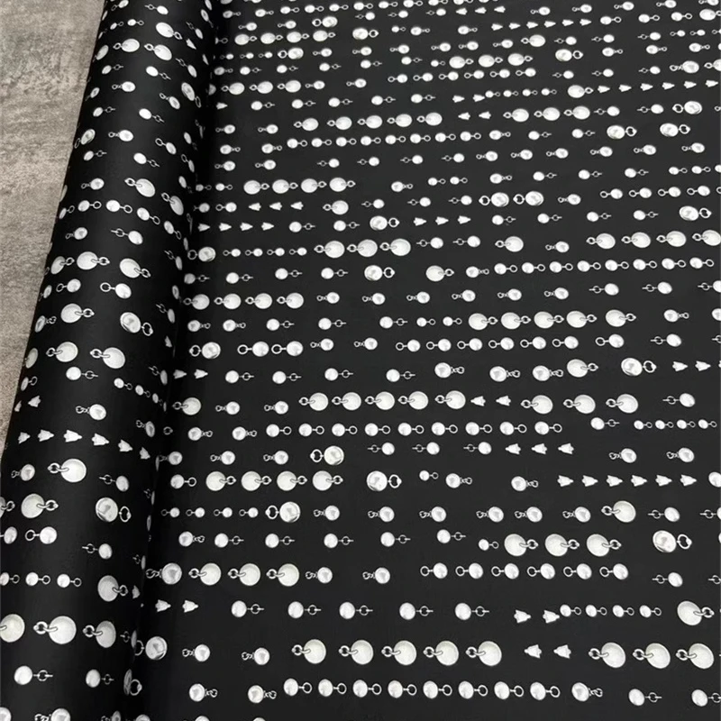 Модная новинка Европейский чёрный низ жемчужный кулон принт саржевая шелковая