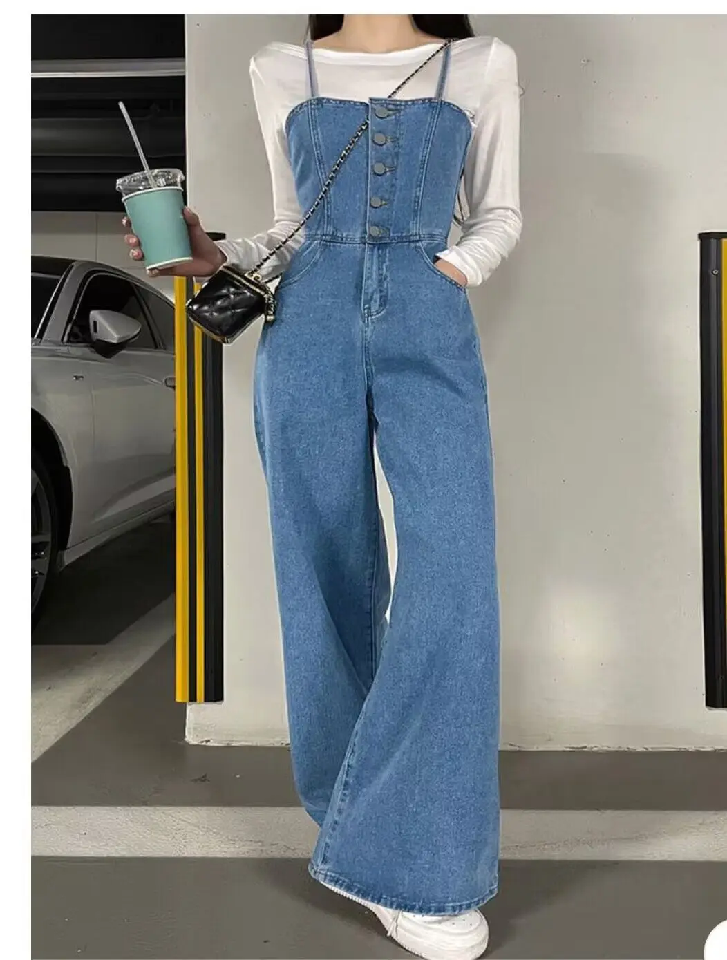 

Strap Loose Wide Leg Jeans