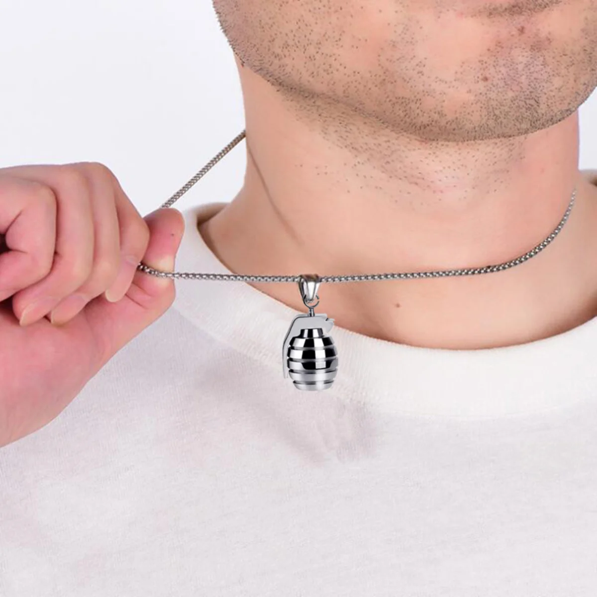

Personalized men's grenade Fashion necklace Vintage punk style men's pendant foreign trade Wholesale 1$ free postage luxury jewe
