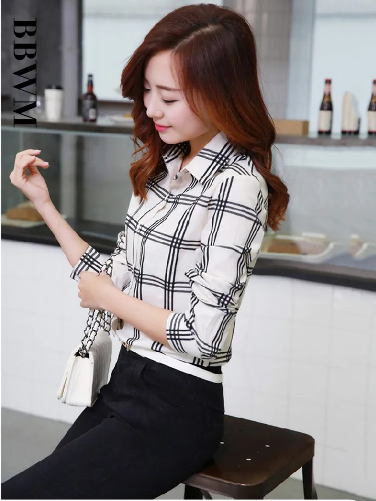 Милая клетчатая однобортная женская рубашка с отворотом и длинным рукавом в