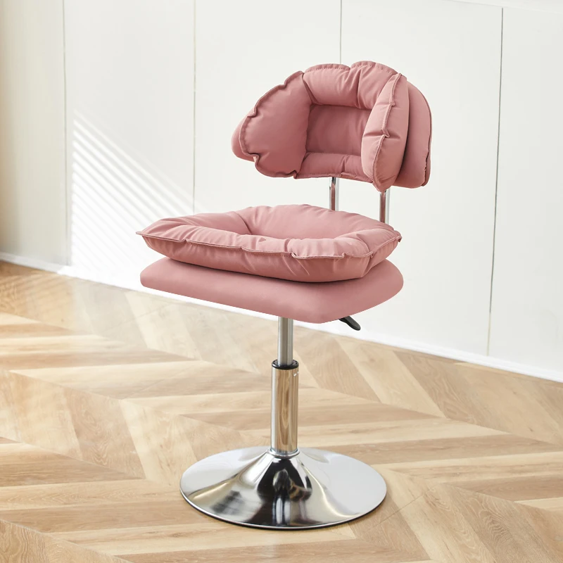 Рисунок 2 - Кожаные современные барные стулья