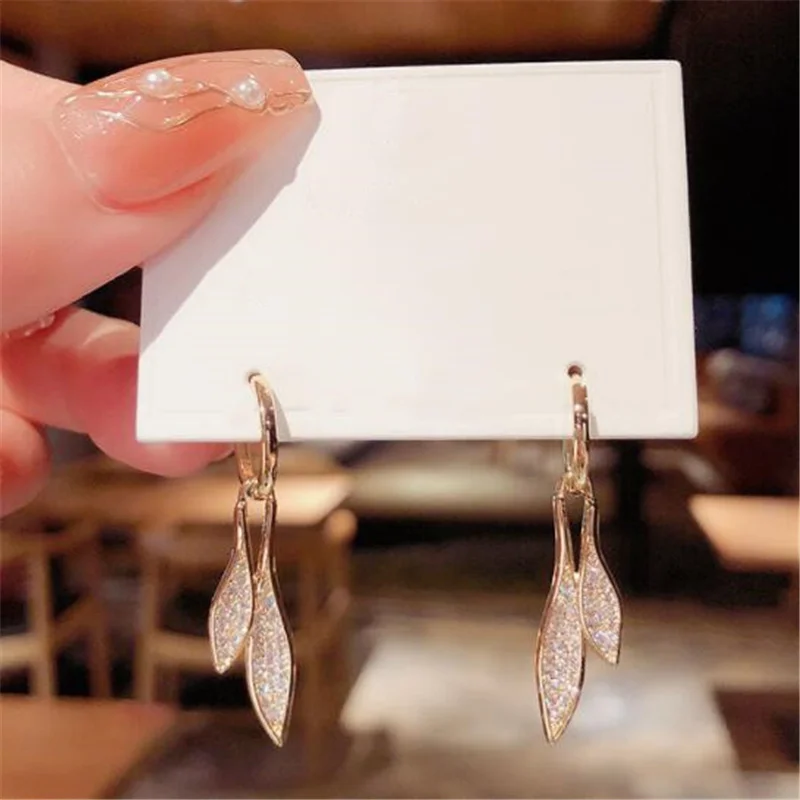 

New Trend Gold Color Crystal Leaf Clip Earrings Korean Style Fashion Office Career Women's Earrings Charm Female Jewelry