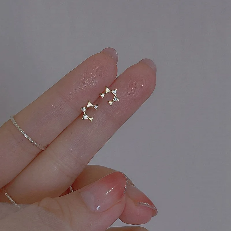 

Unusua Mini Half Star Stud Earrings For Women Invisible Irregular Earstuds Student Girl Trendy Cute Small Ear Jewelry Wholesale