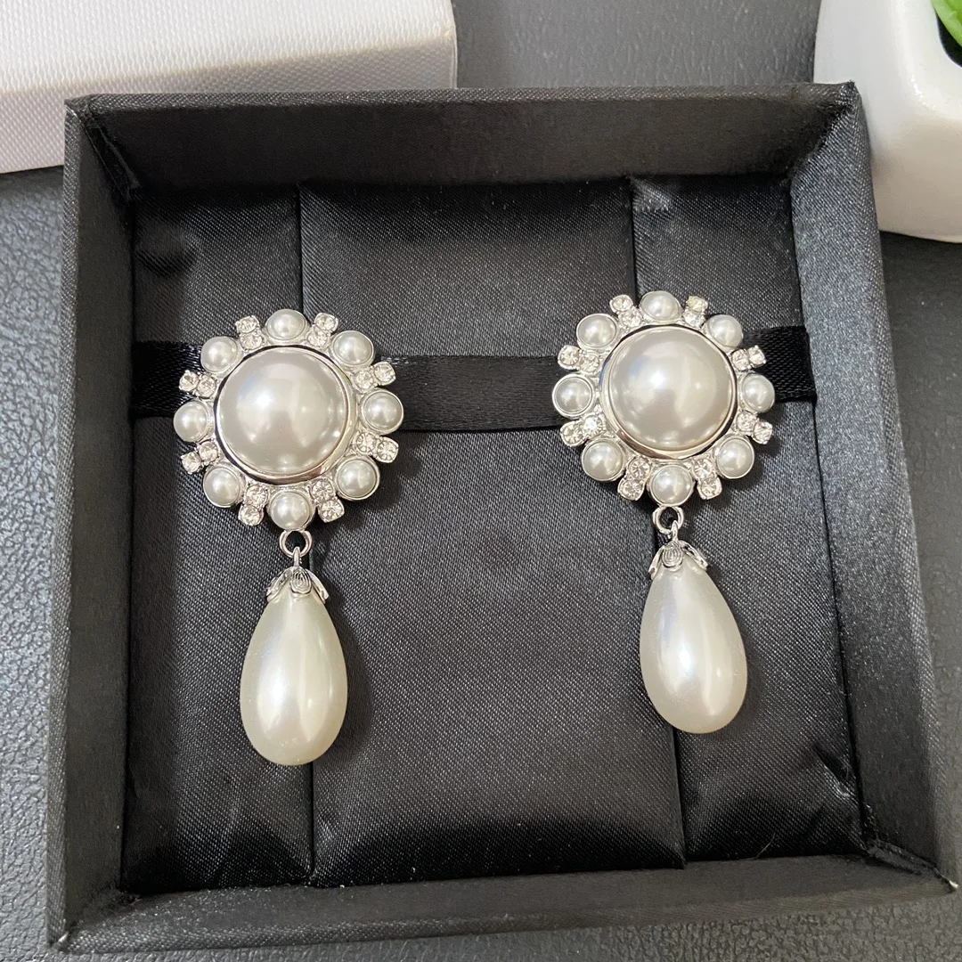 

European and American popular flower pearl ear clip