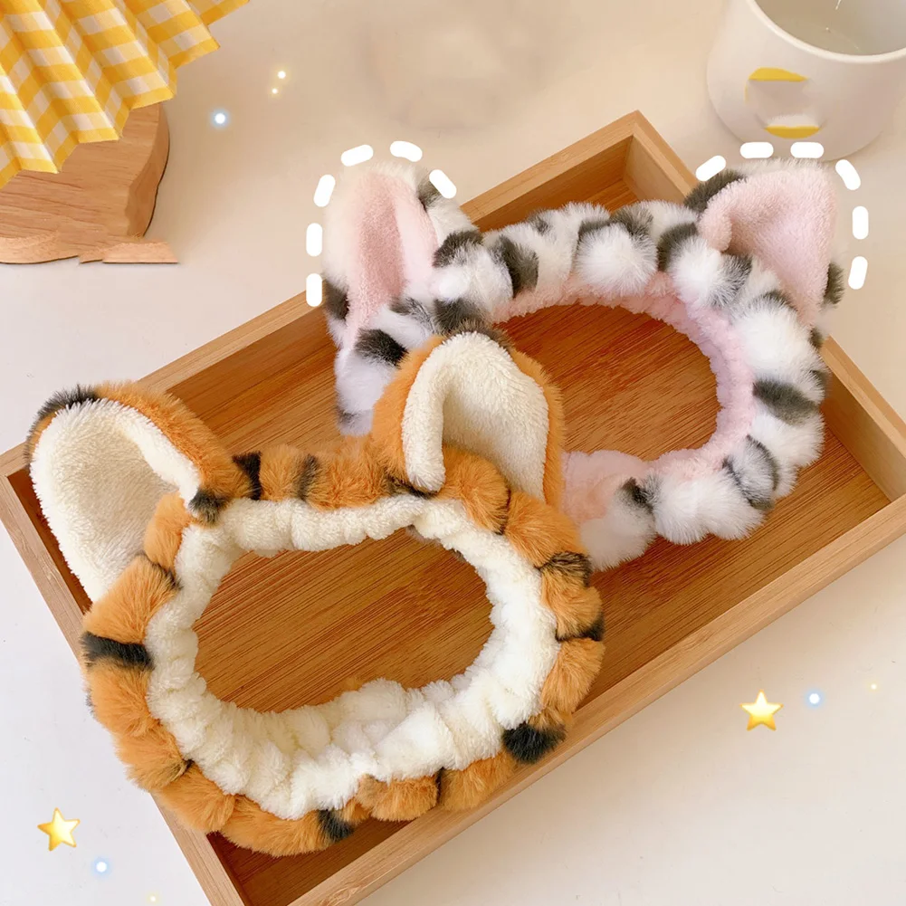 

2022 Lady Girls Coral Velvet Plush Hair Band Bath SPA Wash Face Make Up Tiger Ears Headband Soft Warm Hairbands Hair Accessories