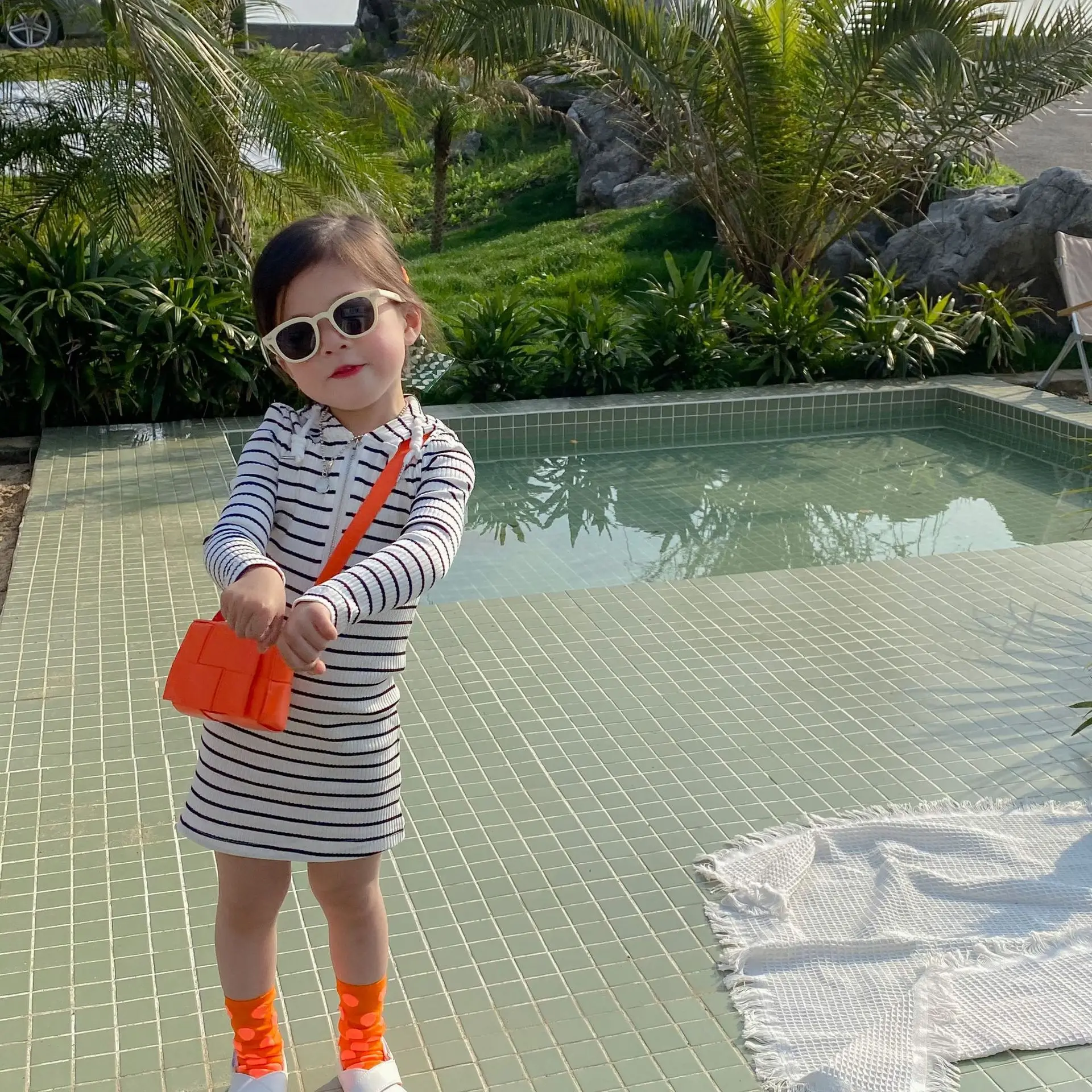 

Детское хлопковое платье в рубчик, с капюшоном, в полоску