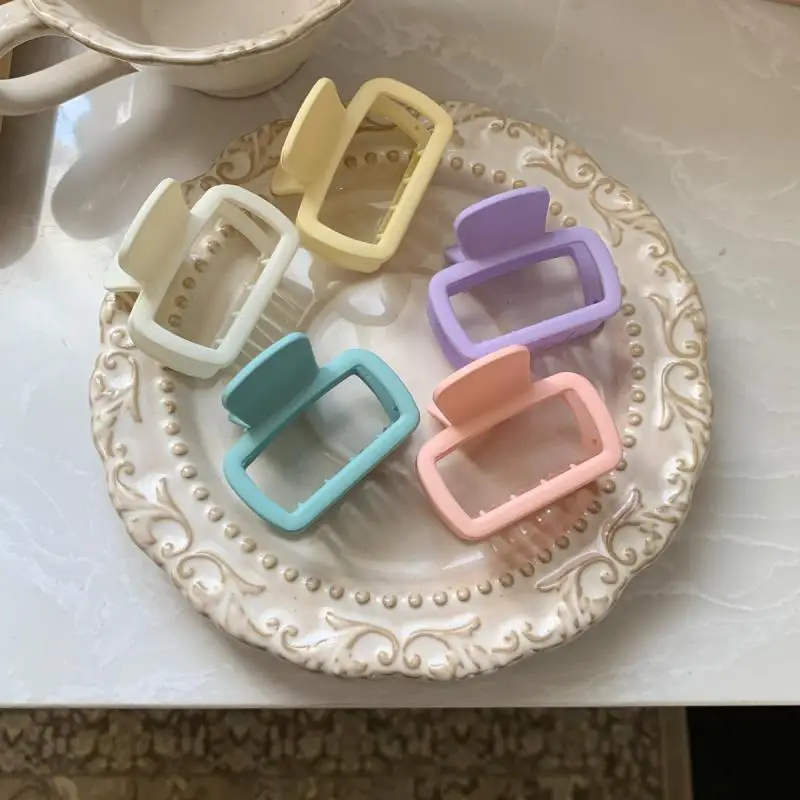 

Женская пластиковая заколка для волос, маленькая квадратная заколка-пряжка для волос кремового цвета, украшение для волос в Корейском стиле